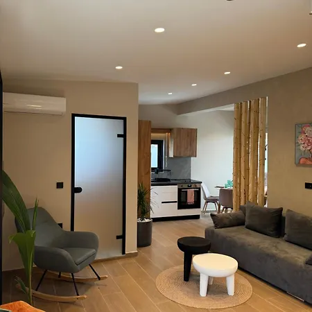 Compass Luxury Апартаменты Фалираки