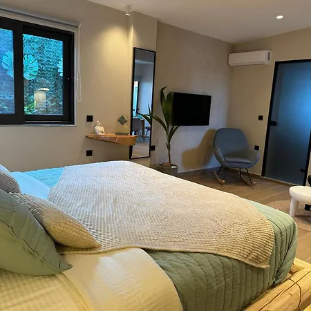 Compass Luxury * Фалираки