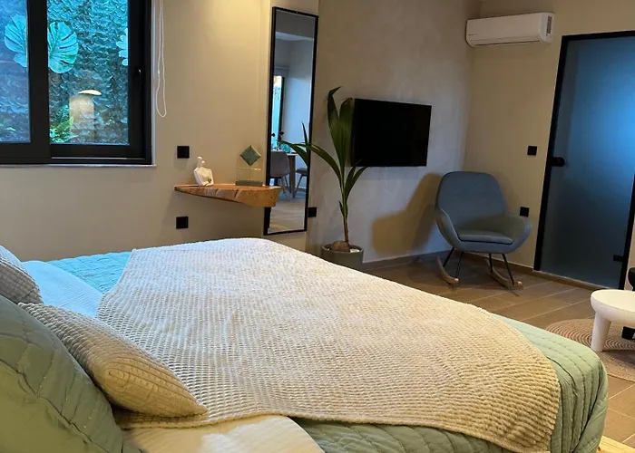 Compass Luxury * Фалираки