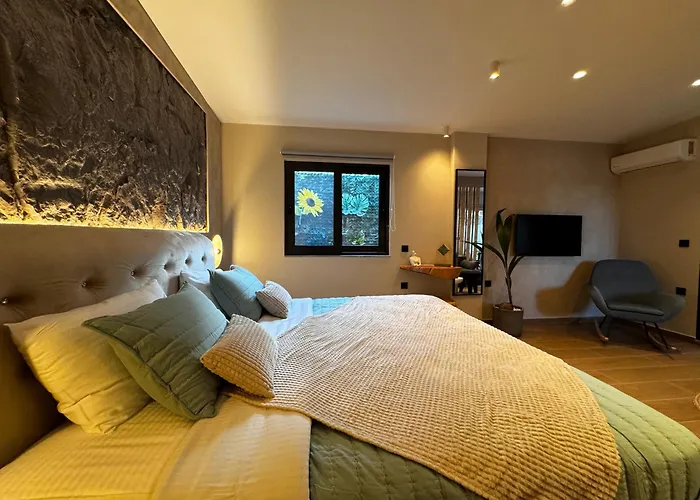 Compass Luxury *