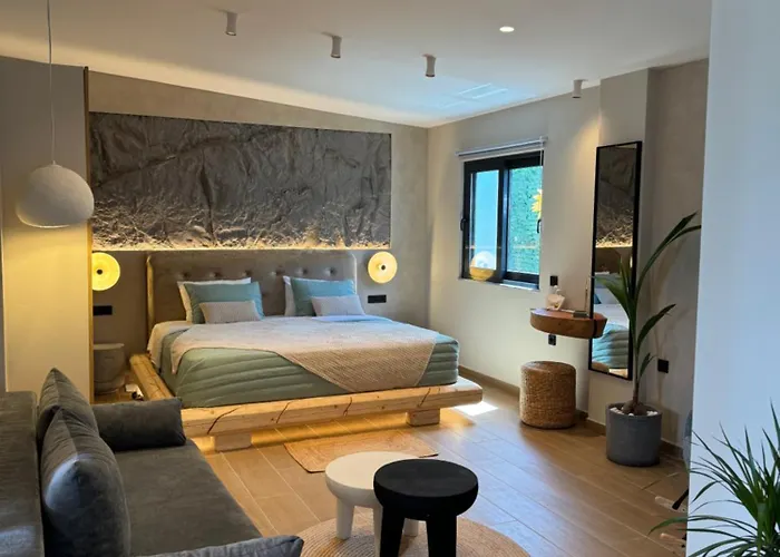 Compass Luxury *