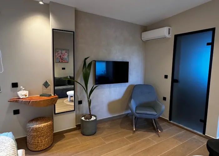 Compass Luxury *